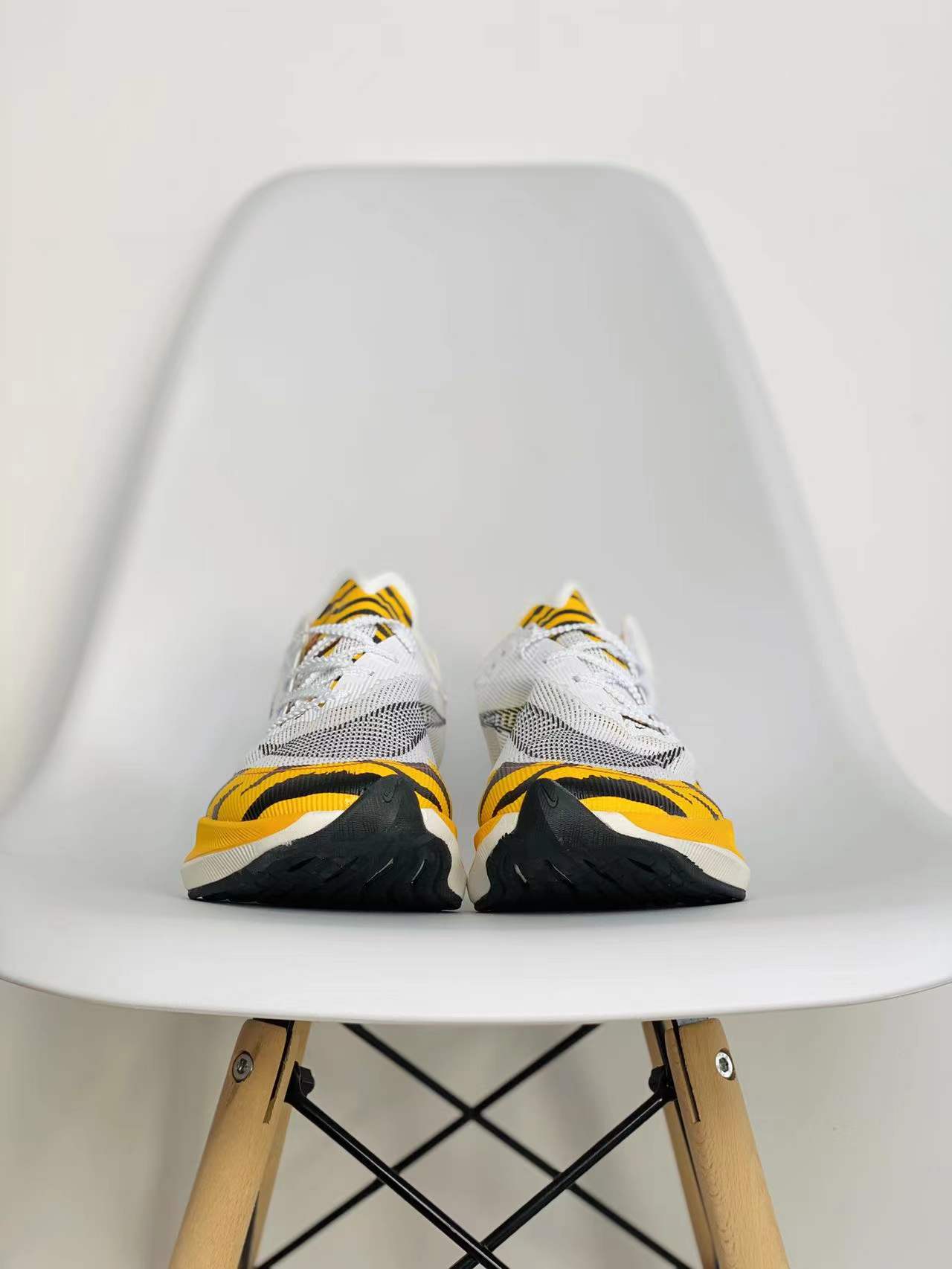 zoomX Vaporfly Next% 2 BRS Tiger 白黄虎纹 低筒 减震防滑 运动鞋 跑步鞋 男鞋 女鞋 DM7601-100