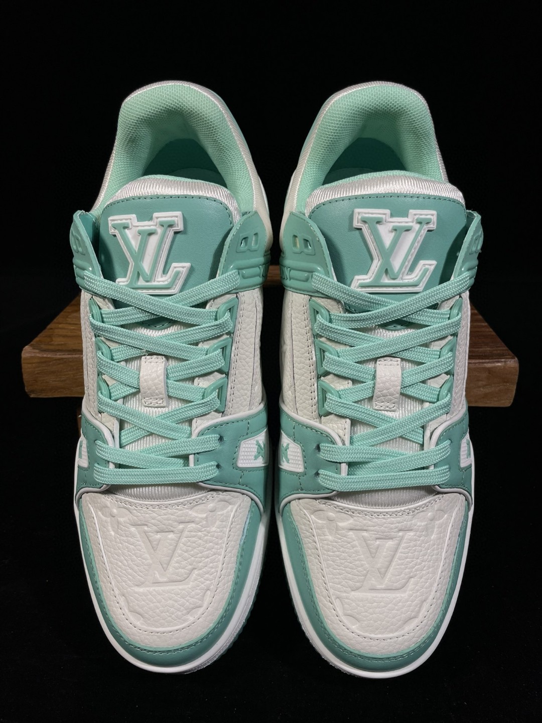 Louis Vuitton 路易威登 Trainer 牛皮 蒂芙尼绿 休闲鞋 板鞋 运动鞋 男鞋 女鞋 1A8KBQ