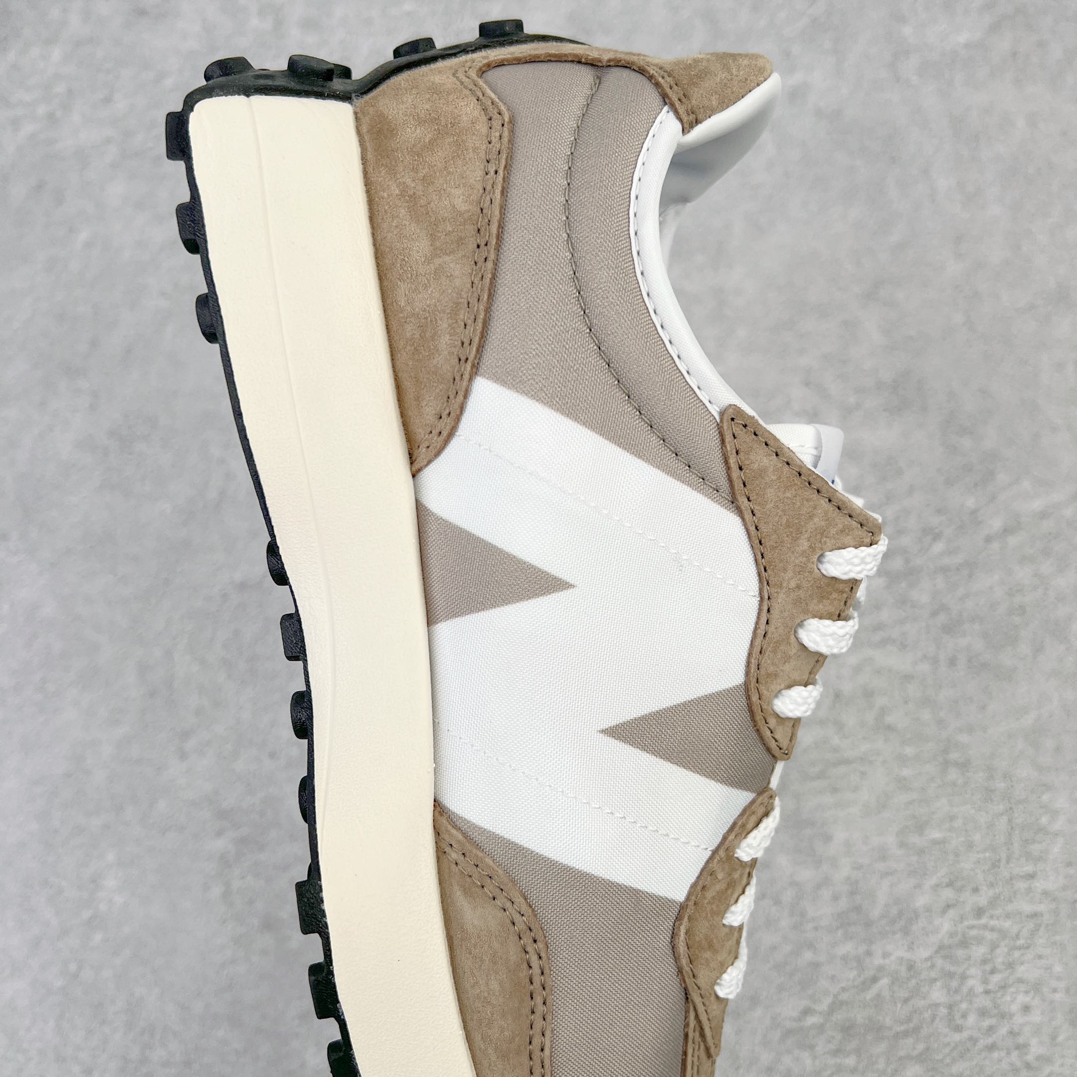 New Balance 327 浅驼色 低筒 复古慢跑鞋 休闲鞋 板鞋 运动鞋 男鞋 女鞋 MS327LH1