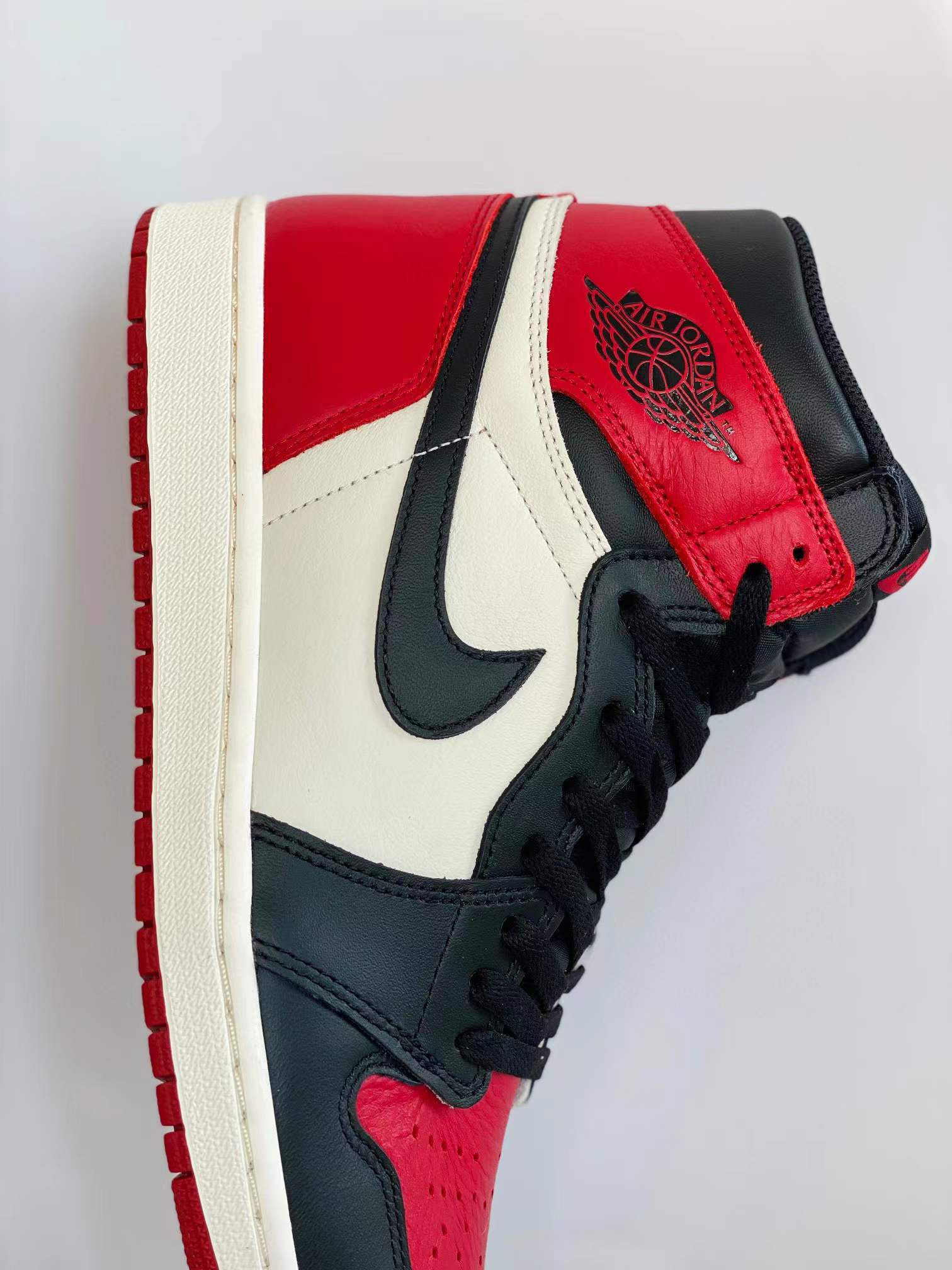 Air Jordan 1 AJ1 Retro Bred Toe 黑紅腳趾 篮球鞋 高筒 休闲鞋 男鞋 板鞋  555088-610