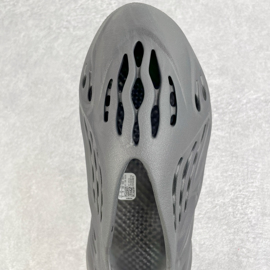 adidas originals Yeezy Foam Runner Onyx 黑色 玛瑙 黑武士 运动凉鞋 洞洞鞋 拖鞋 室内室外拖 男鞋 女鞋  HP8739