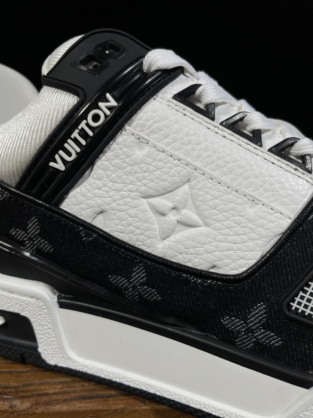 Louis Vuitton 路易威登 Trainer 白黑 熊猫 低筒 休闲鞋 板鞋 运动鞋 男鞋 女鞋 1A9JG9