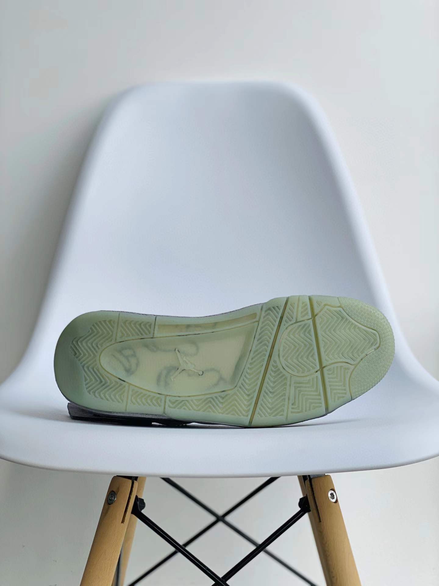 Air Jordan 4 AJ4 Retro Kaws 灰色 夜光 低筒 男鞋 女鞋 籃球鞋 板鞋 930155-003