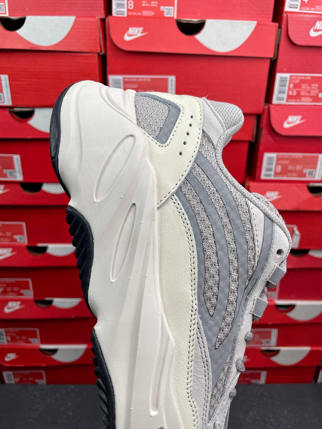 adidas originals Yeezy Boost 700V2 Static 灰白 低筒 休闲鞋 运动鞋 老爹鞋 男鞋 女鞋 EF2829