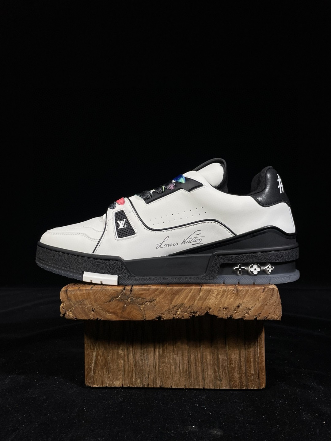 Louis Vuitton 路易威登 Trainer 牛皮 白黑 低筒 休闲鞋 板鞋 男鞋 女鞋 1A9ADA
