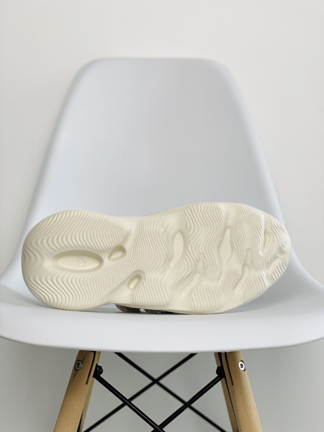 adidas originals Yeezy Foam Runner Sand 沙色 洞洞鞋 拖鞋 室内室外拖 FY4567-2021