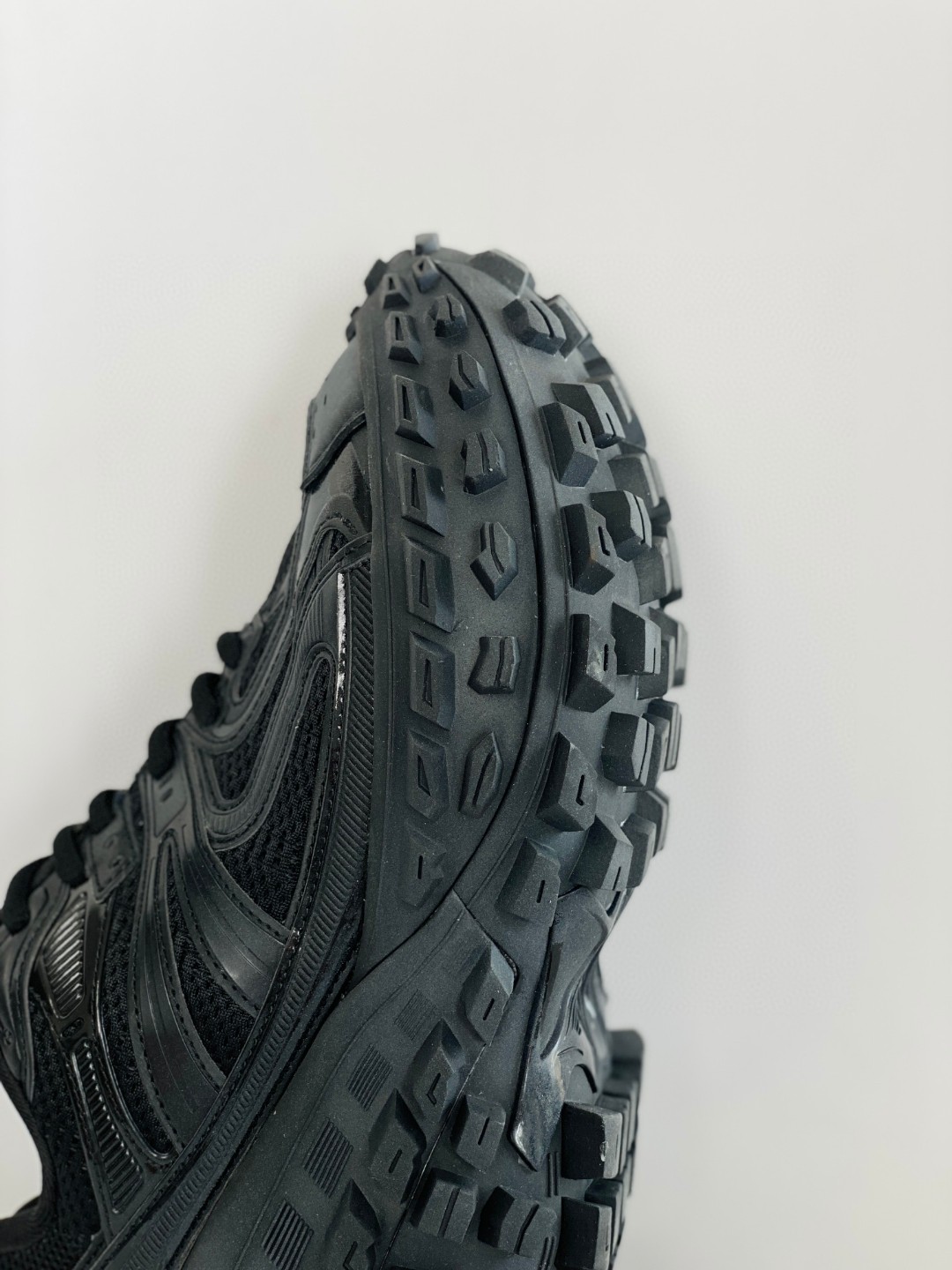 Balenciaga 巴黎世家 Defender 黑色 做旧网眼尼龍輪胎鞋 老爹鞋 男鞋 女鞋 685613W2RA61000