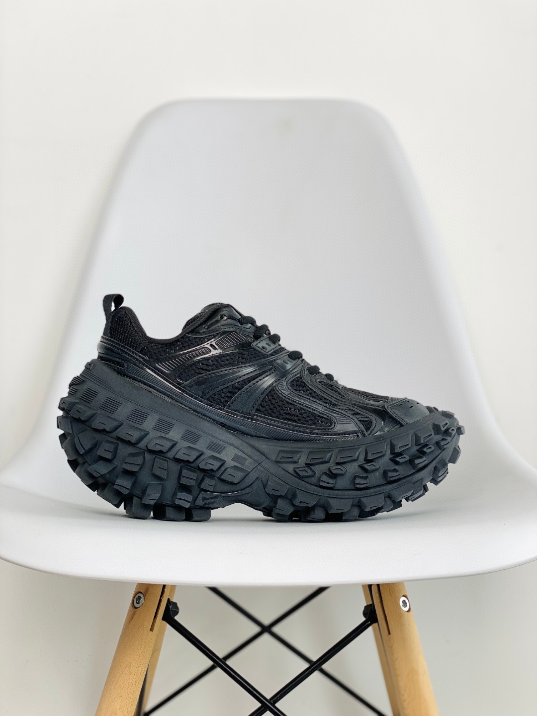 Balenciaga 巴黎世家 Defender 黑色 做旧网眼尼龍輪胎鞋 老爹鞋 男鞋 女鞋 685613W2RA61000