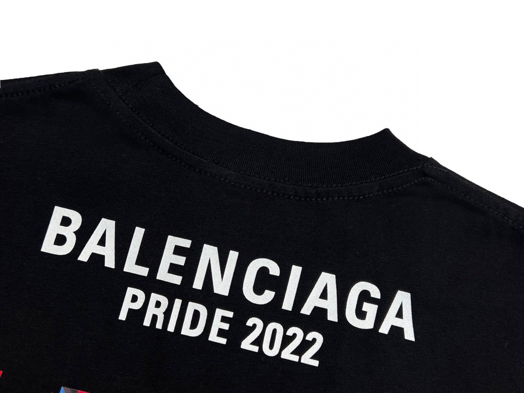Balenciaga 巴黎世家 FW22 PRIDE 22系列双人像多国国旗印花 Logo 黑色 T 恤 圆领 夏季 男女同款