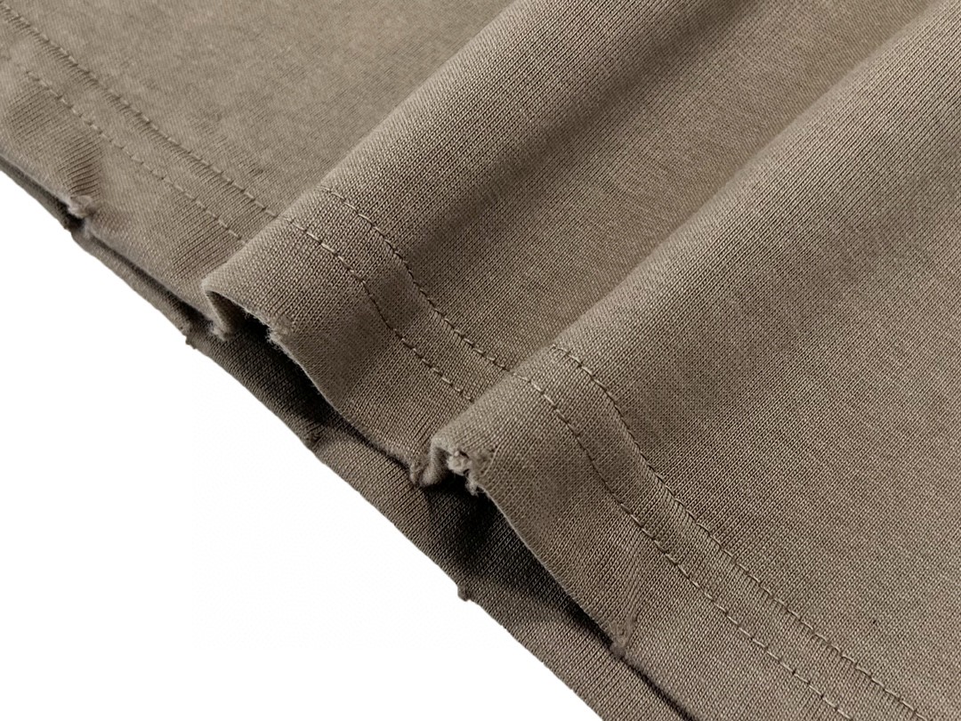 Balenciaga 巴黎世家 字母印花图案破洞圆领 短袖 咖啡色 T 恤 圆领 夏季 男女同款