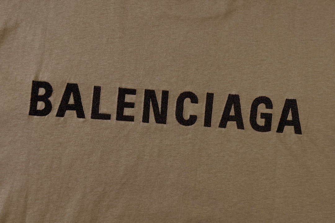 Balenciaga 巴黎世家 基础小标后背字母印花logo 短袖 棕色 T 恤 圆领 夏季 男女同款