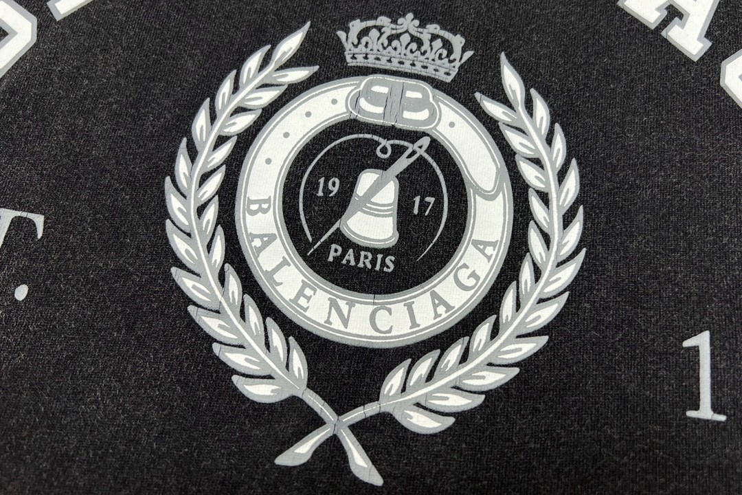 Balenciaga 巴黎世家 前后刺绣字母logo 做旧水洗短袖 黑色 T 恤 圆领 夏季 男女同款