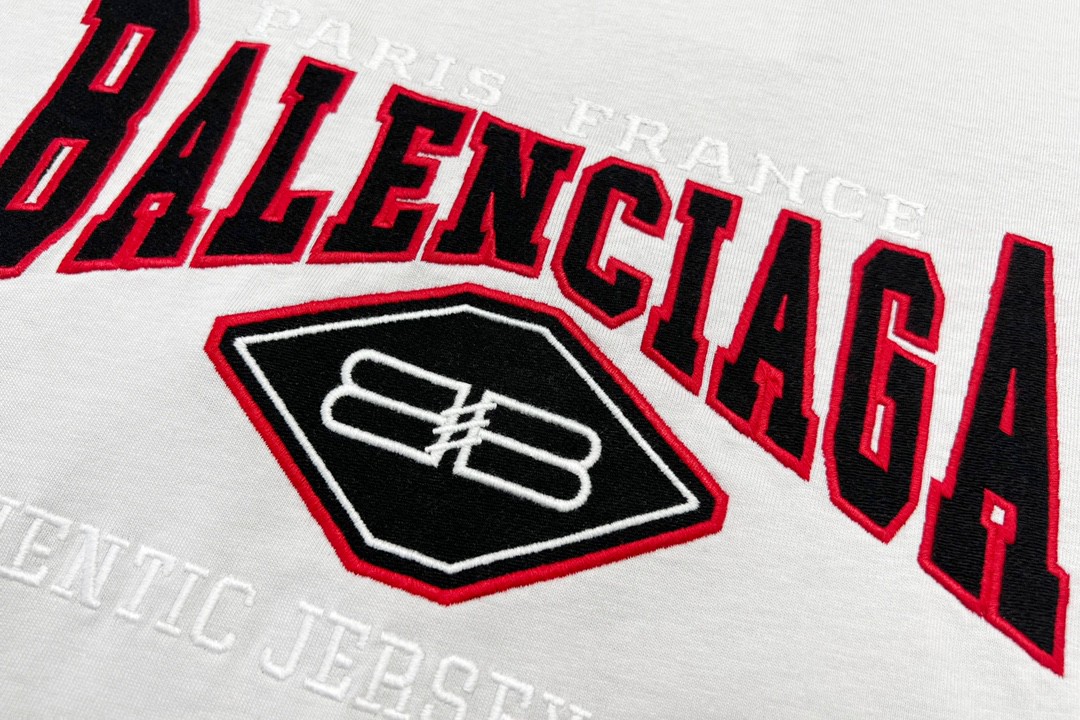 Balenciaga 巴黎世家 双B字母刺绣logo 蝙蝠侠 做旧水洗短袖 银灰白 T 恤 圆领 夏季 男女同款