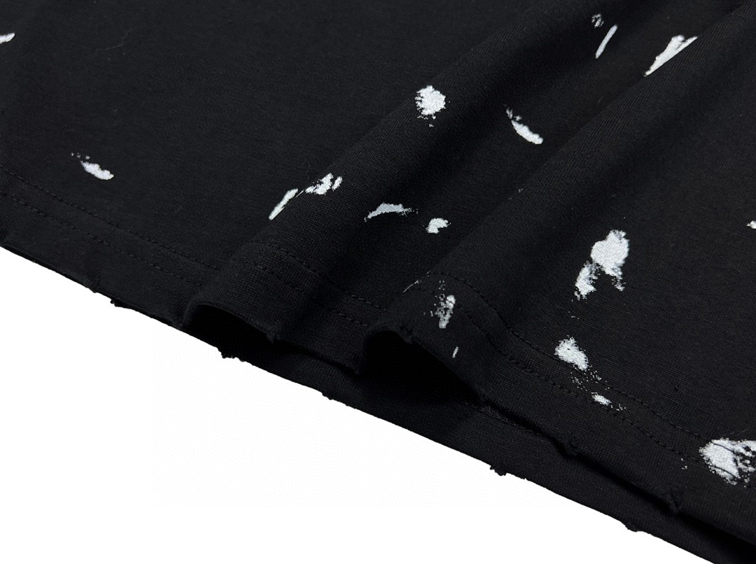 Balenciaga 巴黎世家 闪电字母Metallica摇滚乐队系列 泼墨水洗 破坏撕裂纹印花破洞短袖T恤【全新天花板级别】 圆领 短袖 