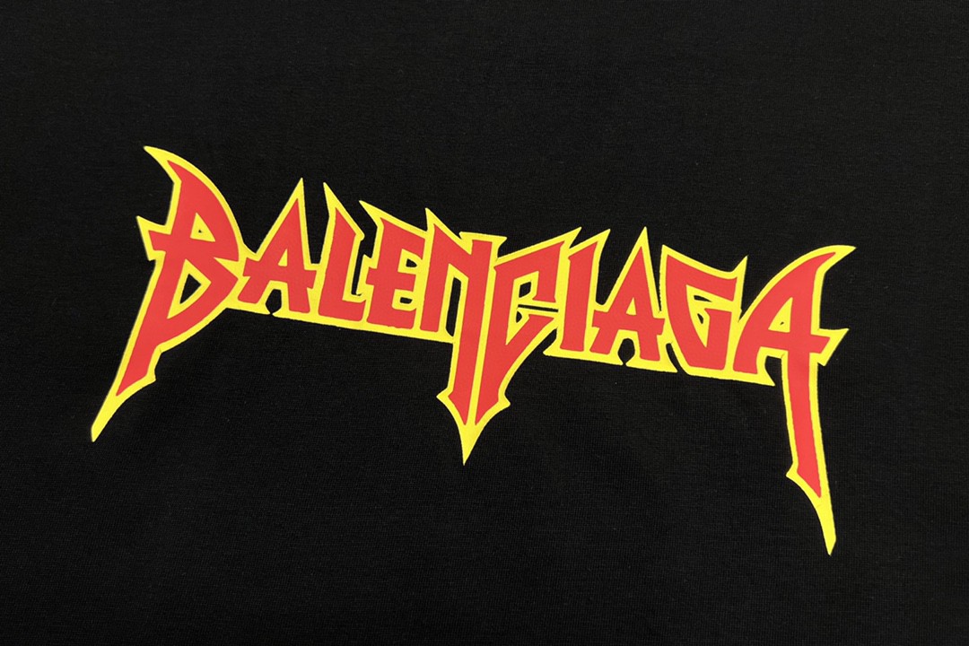 Balenciaga 巴黎世家 闪电字母Metallica摇滚乐队系列 泼墨水洗 破坏撕裂纹印花破洞短袖T恤【全新天花板级别】 圆领 短袖 