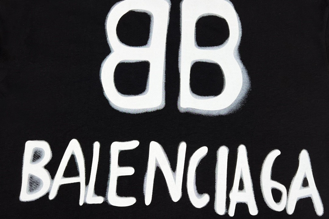 Balenciaga 巴黎世家 字母印花图案破洞圆领 短袖 黑色 T 恤 圆领 夏季 男女同款