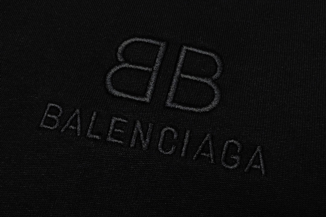 Balenciaga 巴黎世家 字母印花图案破洞圆领 短袖 黑色 T 恤 圆领 夏季 男女同款