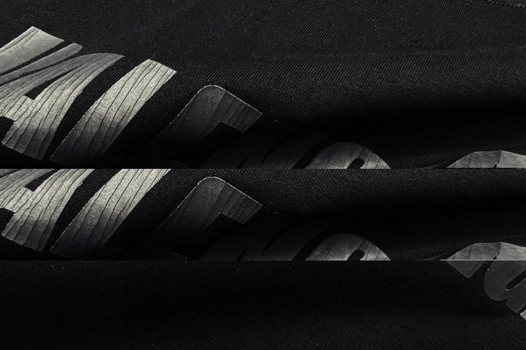 Balenciaga 巴黎世家 字母印花图案破洞圆领 短袖 黑色 T 恤 圆领 夏季 男女同款