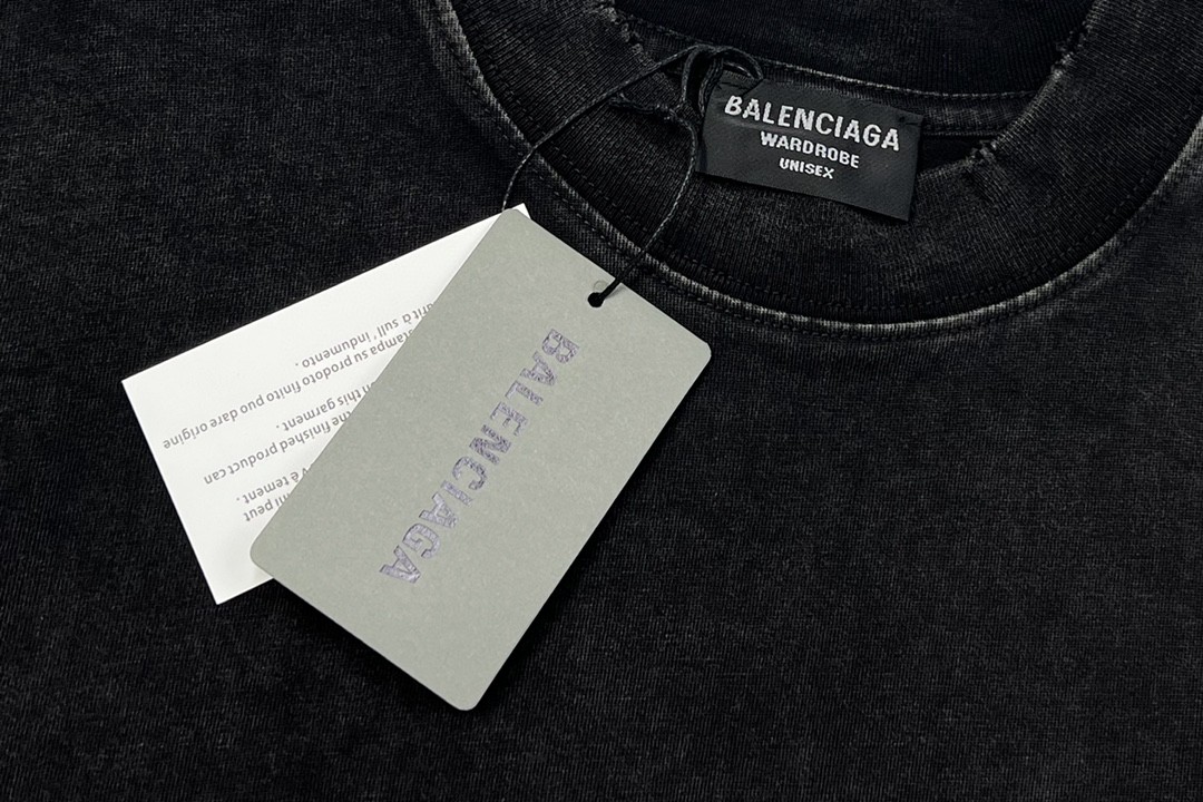 Balenciaga 巴黎世家 SS22 Maison 系列 BB字母 Logo 印花裂纹 破洞做旧水洗复古圆领 短袖 黑色 T 恤 圆领 