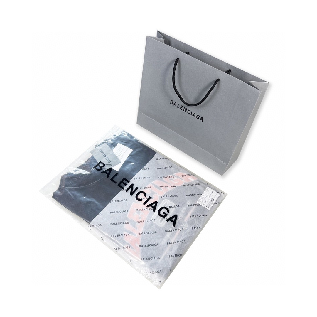 Balenciaga 巴黎世家 SS22 Maison 系列 BB字母 Logo 印花裂纹 破洞做旧水洗复古圆领 短袖 黑色 T 恤 圆领 