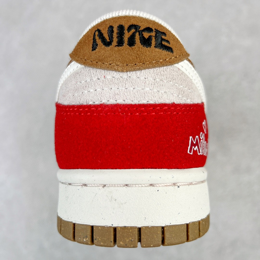 Nike Dunk Low SE 85 双层 Swoosh 圣诞麋鹿玩偶挂饰 红色 低筒 复古板鞋 休闲鞋 男鞋 女鞋 DO9457-100