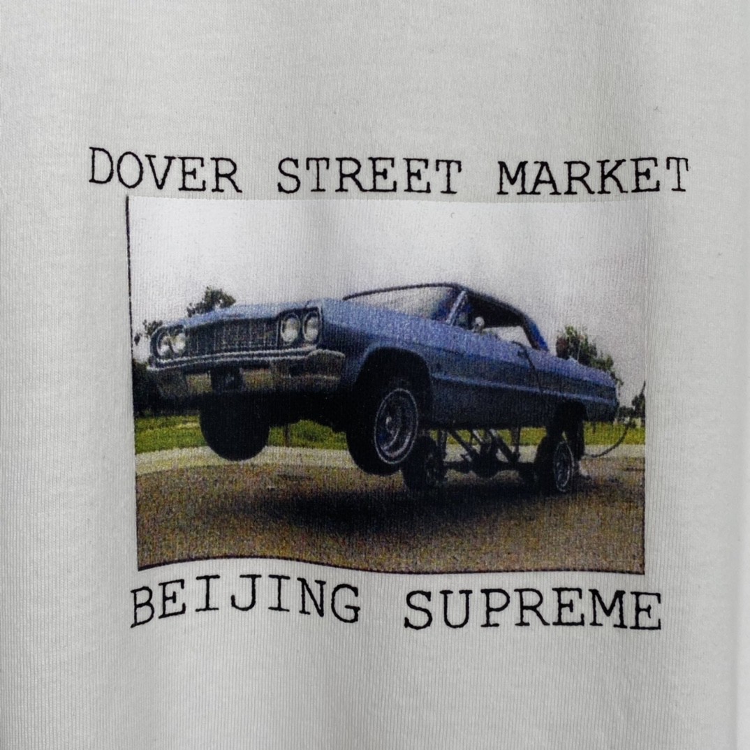 Supreme x DSM 联名款 北京限定 汽车图案印花 白色 短袖 T 恤 男女同款 SUP-FW22-420
