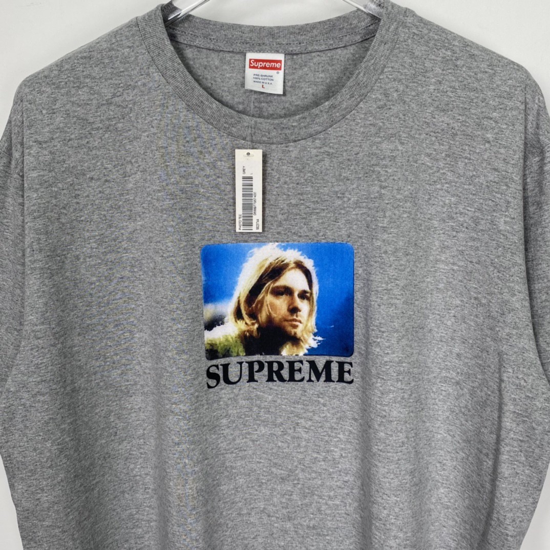 Supreme SS23 Week 1 KURT COBAIN TEE 库尔特柯本印花 短袖 灰色 T 恤 男女同款 SUP-SS23-002