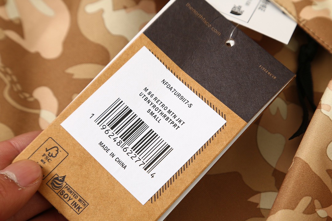 THE NORTH FACE 北面 新春兔年限定系列  ICON 1986品牌 Logo 迷彩印花 棕色 灰色 冲锋衣 夾克 防水 防風 外套 男款 女款 NF0A7UR9-II7