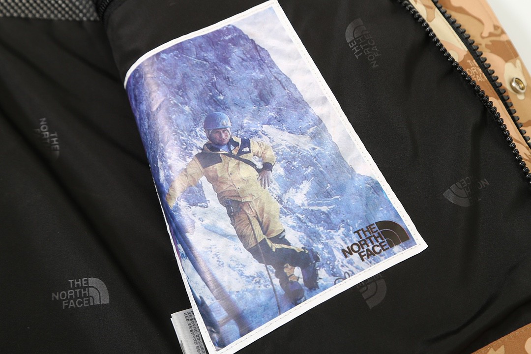 THE NORTH FACE 北面 新春兔年限定系列  ICON 1986品牌 Logo 迷彩印花 棕色 灰色 冲锋衣 夾克 防水 防風 外套 男款 女款 NF0A7UR9-II7