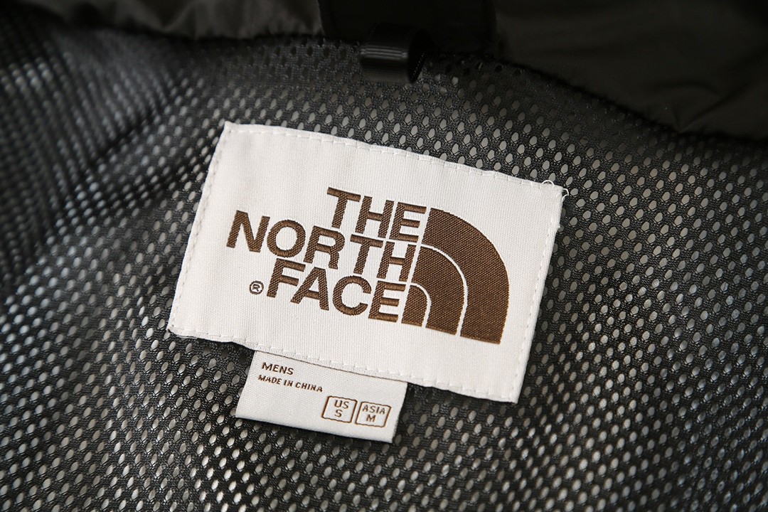 THE NORTH FACE 北面 新春兔年限定系列  ICON 1986品牌 Logo 迷彩印花 棕色 灰色 冲锋衣 夾克 防水 防風 外套 男款 女款 NF0A7UR9-II7