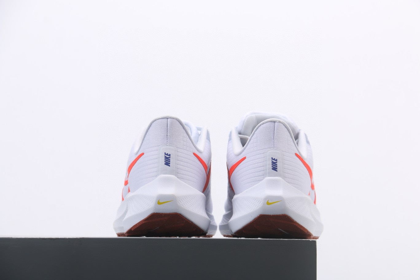 Nike Air Zoom Pegasus 39 登月39 白红 低筒 运动鞋 跑步鞋 休闲鞋 男鞋