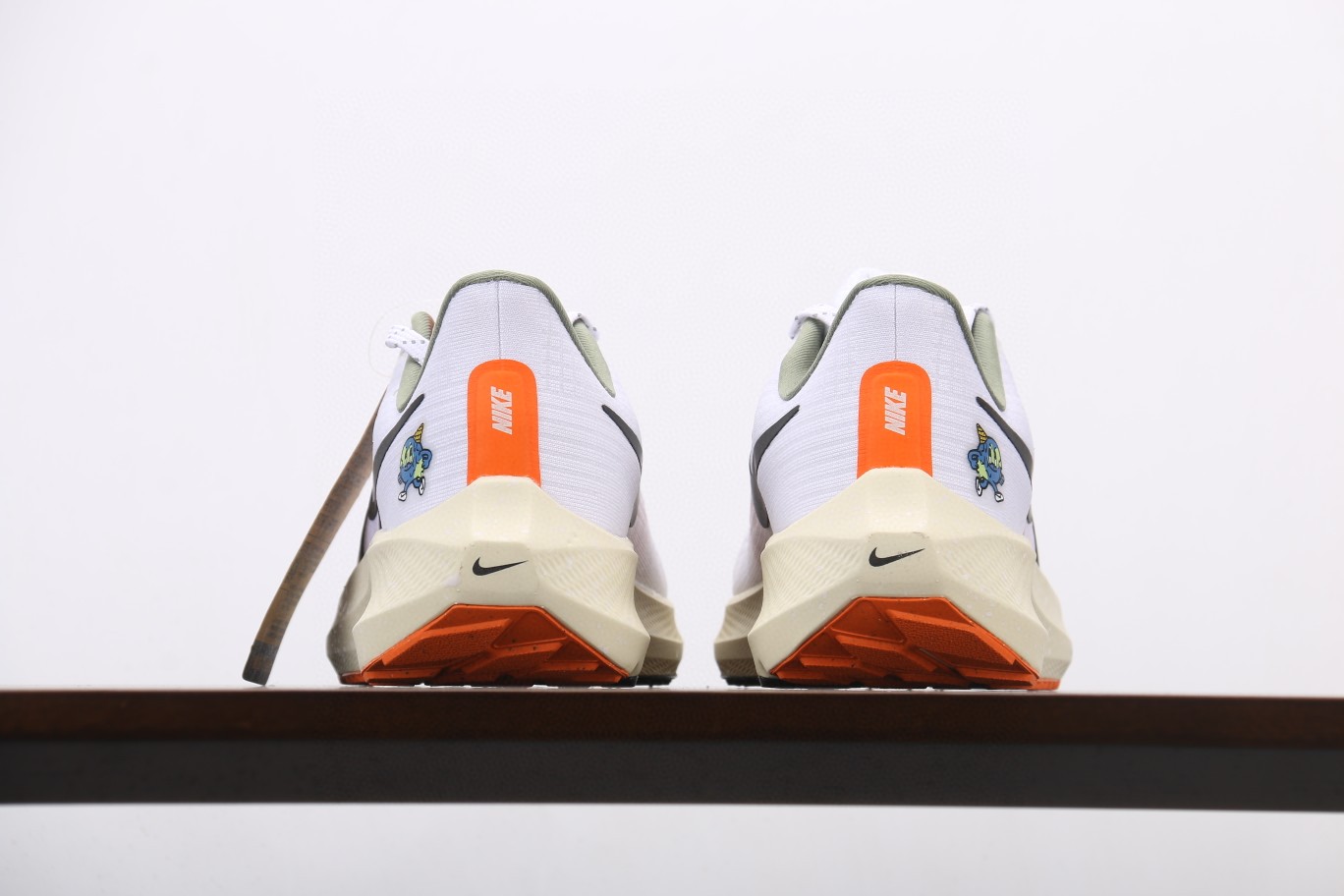Nike Air Zoom Pegasus 39 登月39 白黑橙 低筒 运动鞋 跑步鞋 休闲鞋 男鞋 DX6050-101