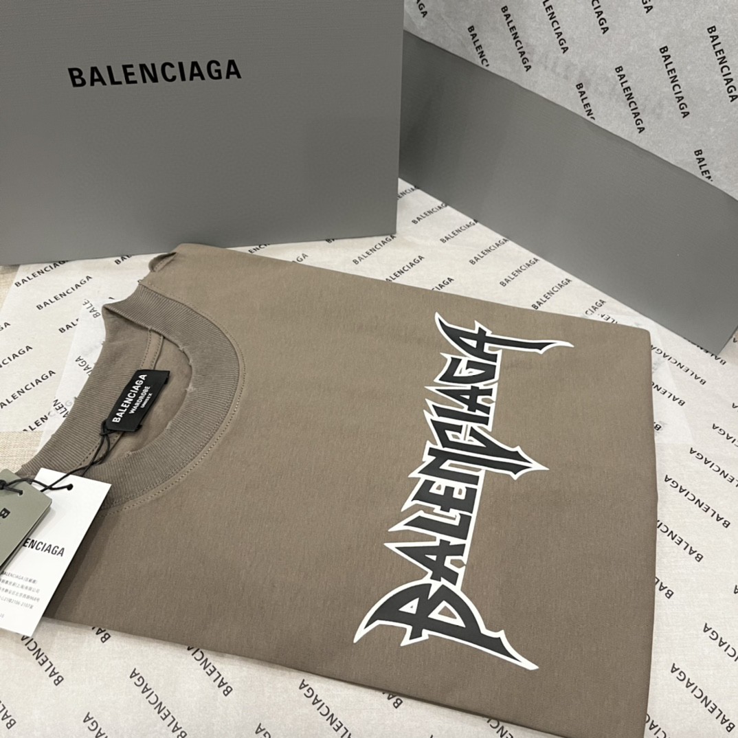 BALENCIAGA 巴黎世家 Metallica 复古破坏撕裂纹印花破洞 T 恤 棕色 短袖 圆领 夏季 男女同款 