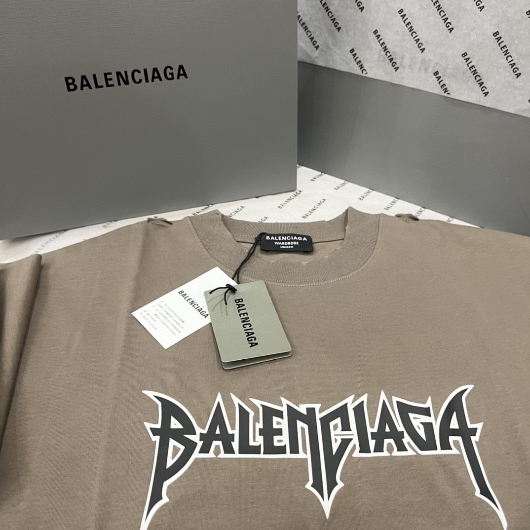 BALENCIAGA 巴黎世家 Metallica 复古破坏撕裂纹印花破洞 T 恤 棕色 短袖 圆领 夏季 男女同款 