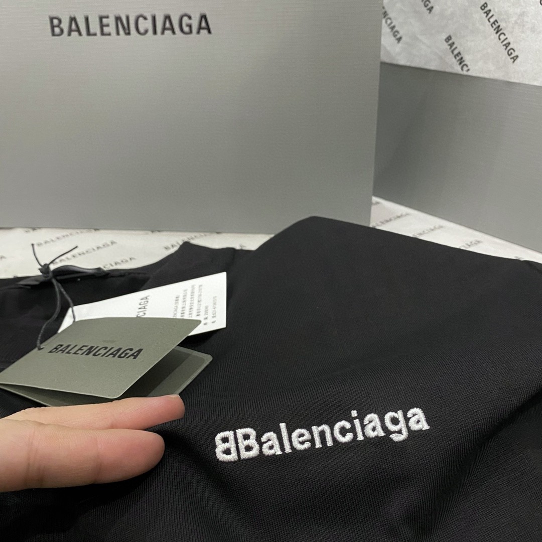 BALENCIAGA 巴黎世家 胸前BB字母小标刺绣 纯色 小字母 短袖 黑色 T 恤 圆领 夏季 男女同款 