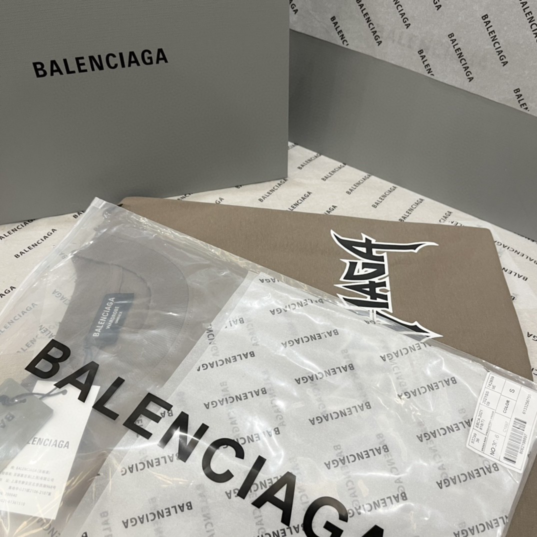BALENCIAGA 巴黎世家 Metallica 复古破坏撕裂纹印花破洞 T 恤 棕色 短袖 圆领 夏季 男女同款 