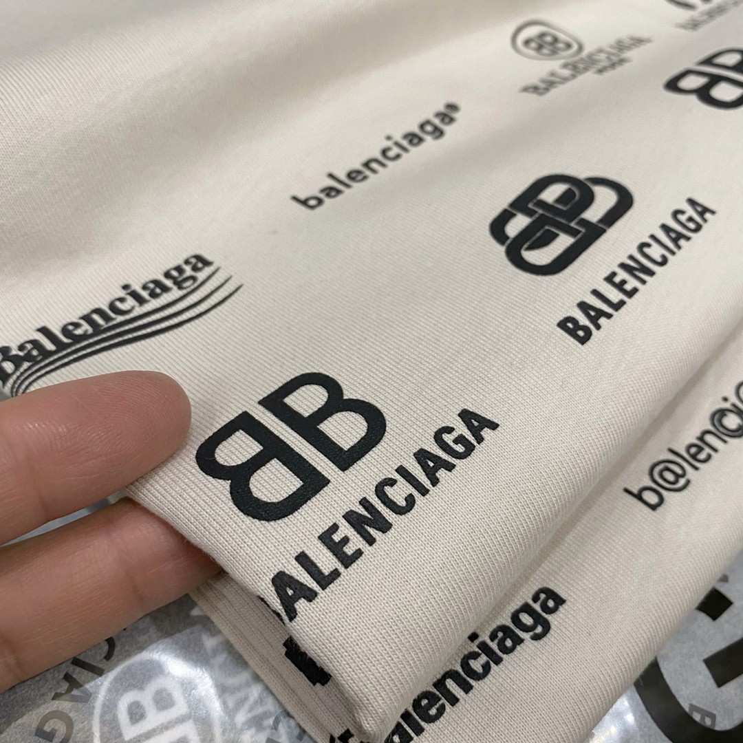 Balenciaga SS23字母Logo 印花米白色T 恤圆领短袖夏季男女同款