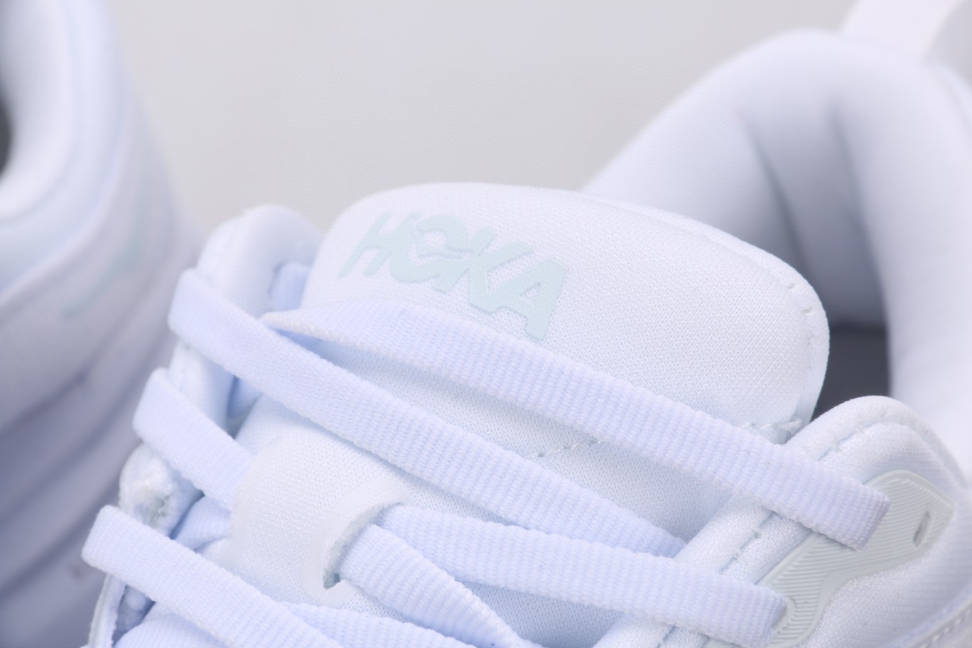 HOKA ONE ONE Bondi 8 邦代8 白色 低筒 户外鞋 运动鞋 跑步鞋 跑鞋 男鞋 1127952-WWH