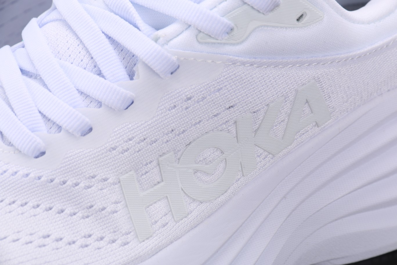 HOKA ONE ONE Bondi 8 邦代8 白色 低筒 户外鞋 运动鞋 跑步鞋 跑鞋 男鞋 1127952-WWH