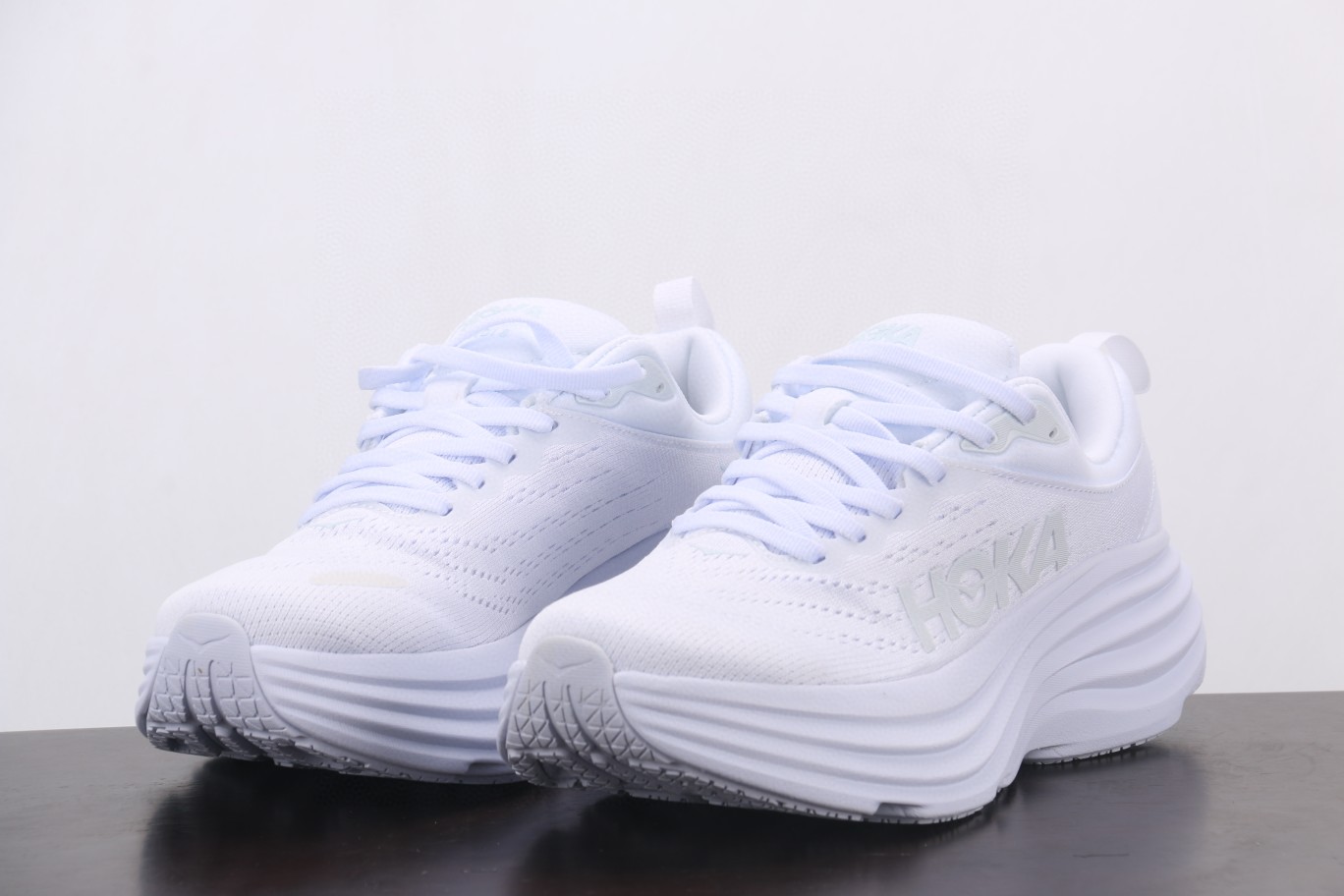 HOKA ONE ONE Bondi 8 邦代8 白色 低筒 户外鞋 运动鞋 跑步鞋 跑鞋 男鞋 1127952-WWH