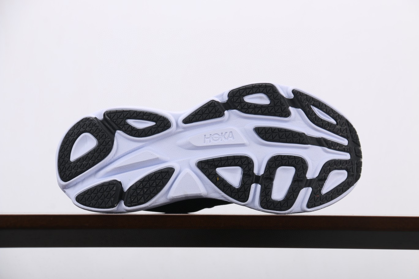 HOKA ONE ONE Bondi 8 邦代8 黑色 低筒 运动鞋 跑步鞋 跑鞋 男鞋 1127952-BWHT