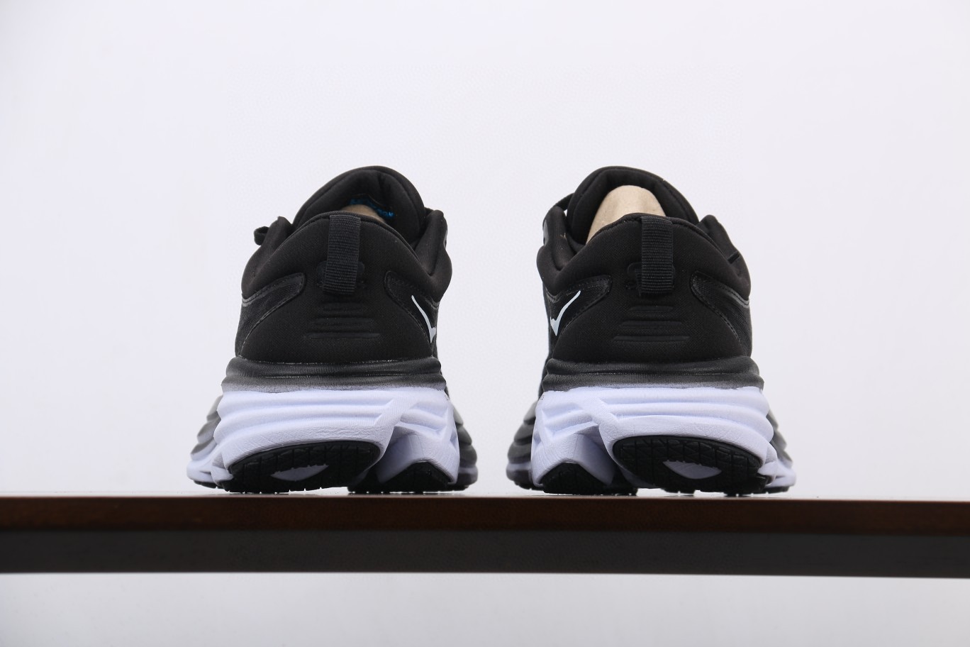 HOKA ONE ONE Bondi 8 邦代8 黑色 低筒 运动鞋 跑步鞋 跑鞋 男鞋 1127952-BWHT