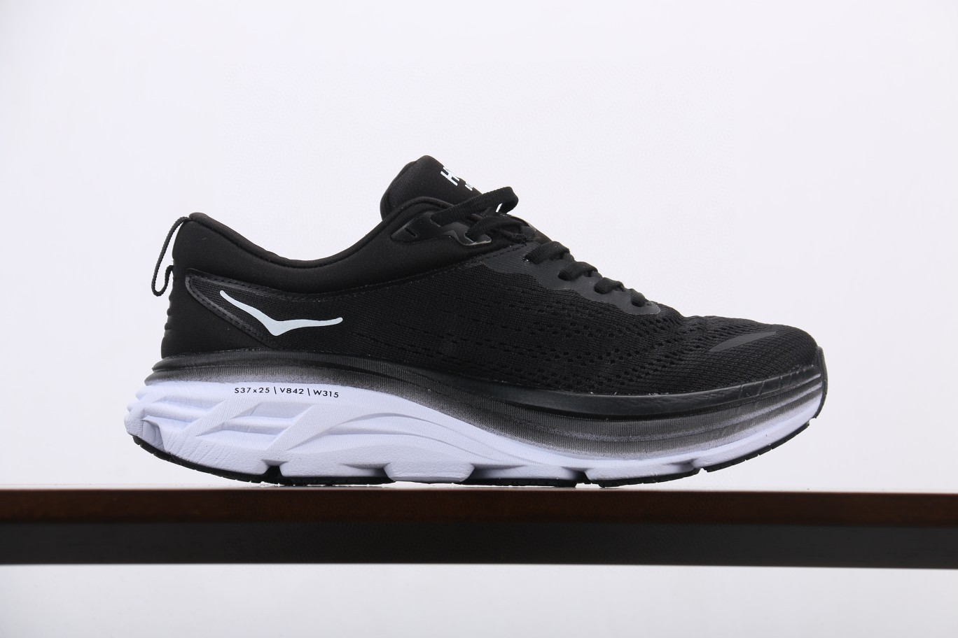 HOKA ONE ONE Bondi 8 邦代8 黑色 低筒 运动鞋 跑步鞋 跑鞋 男鞋 1127952-BWHT