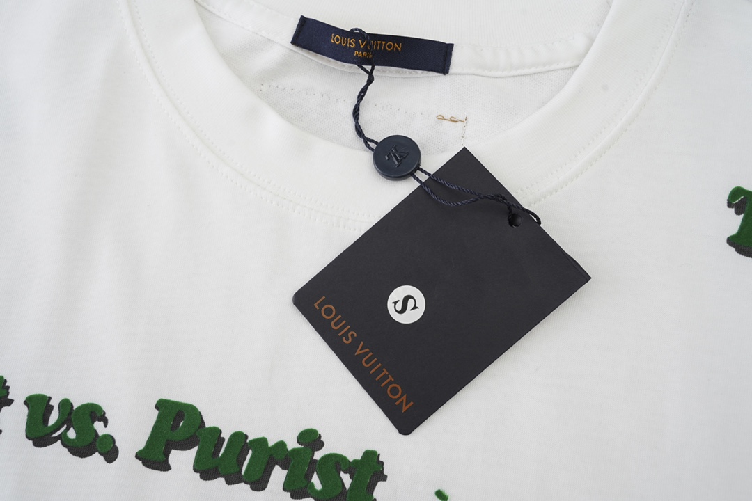 LOUIS VUITTON 路易威登 绿色植绒字母印花 圆领 白色 短袖 T 恤 上衣 夏款 男女同款 