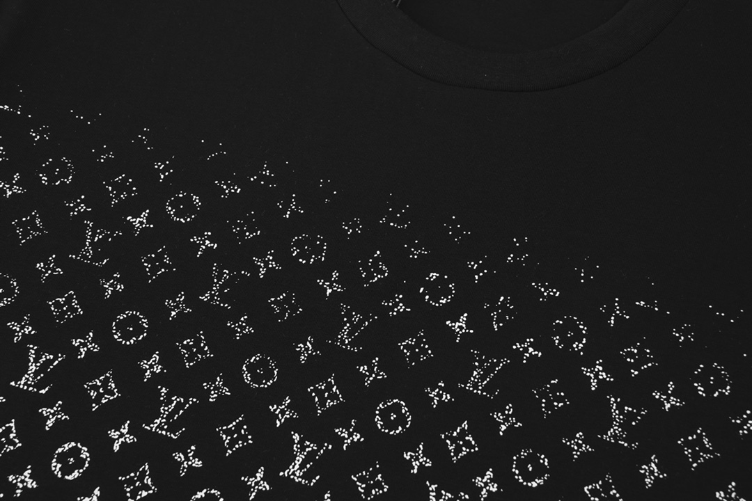 LOUIS VUITTON 路易威登 满印老花渐变logo印花 圆领 黑色 短袖 T 恤 上衣 夏款 男女同款 