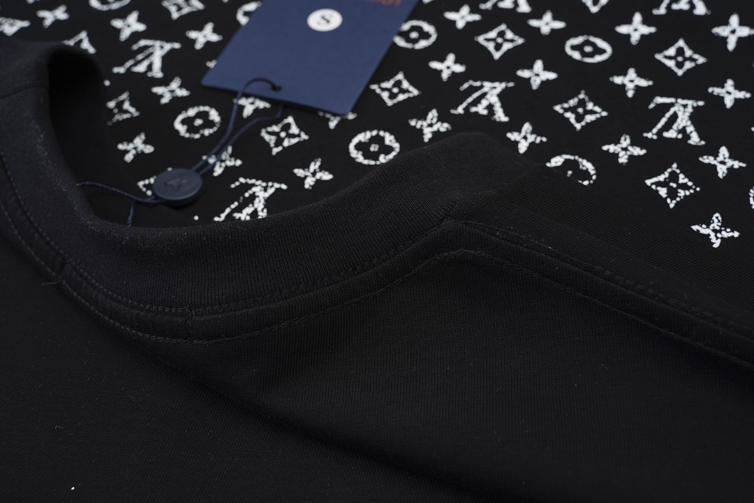 LOUIS VUITTON 路易威登 满印老花渐变logo印花 圆领 黑色 短袖 T 恤 上衣 夏款 男女同款 