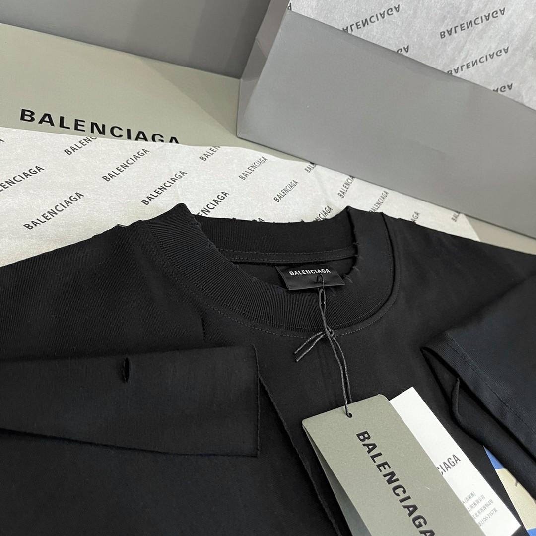 Balenciaga 巴黎世家 胸口Demna签名标签 破洞刀割水洗 短袖 黑色 T 恤 圆领 夏季 男女同款 