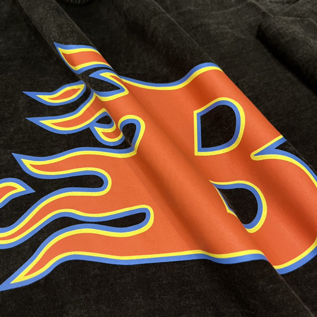 Balenciaga 巴黎世家 火焰B字母 水洗做旧 复古黑色 短袖 T 恤 圆领 夏季 男女同款 