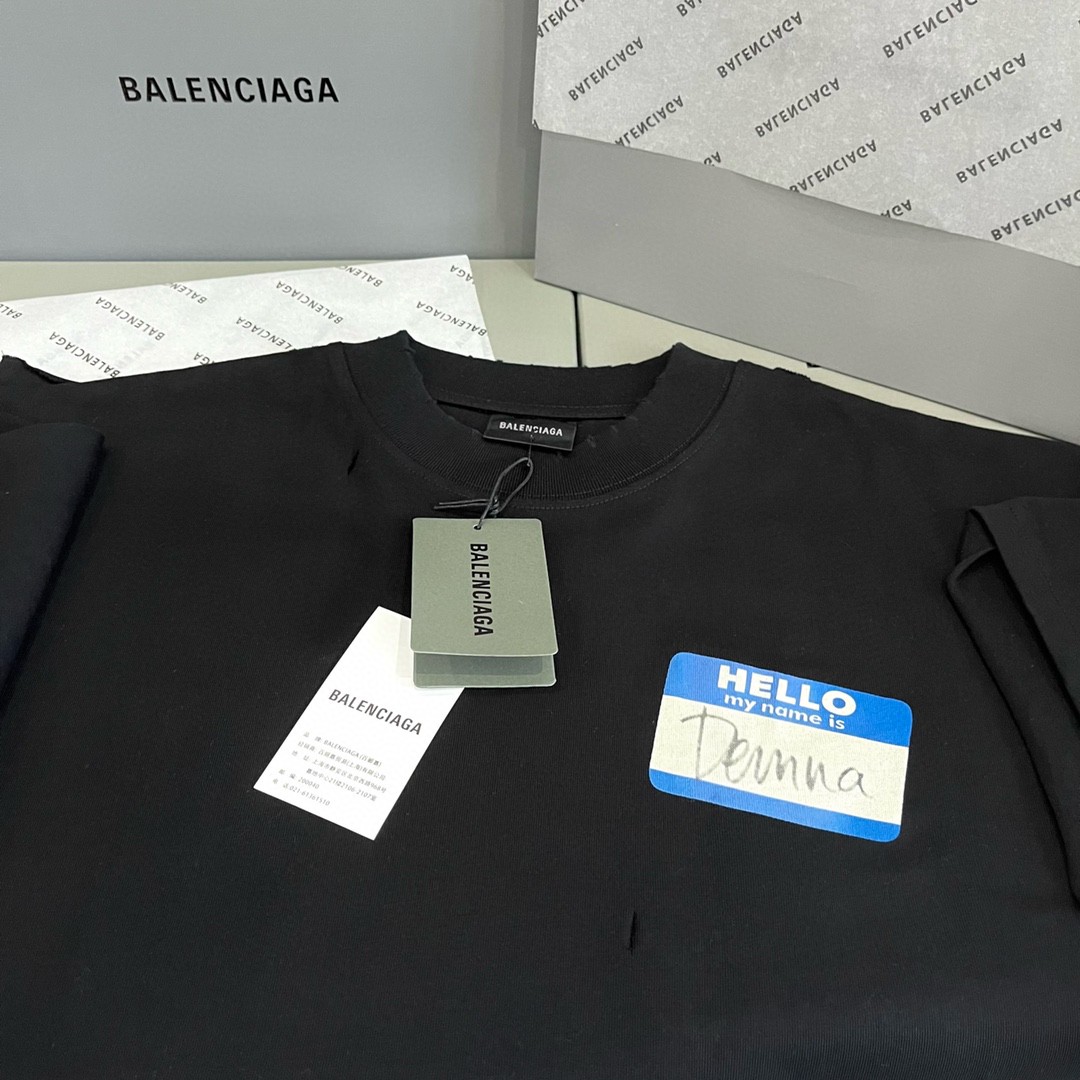 Balenciaga 巴黎世家 胸口Demna签名标签 破洞刀割水洗 短袖 黑色 T 恤 圆领 夏季 男女同款 