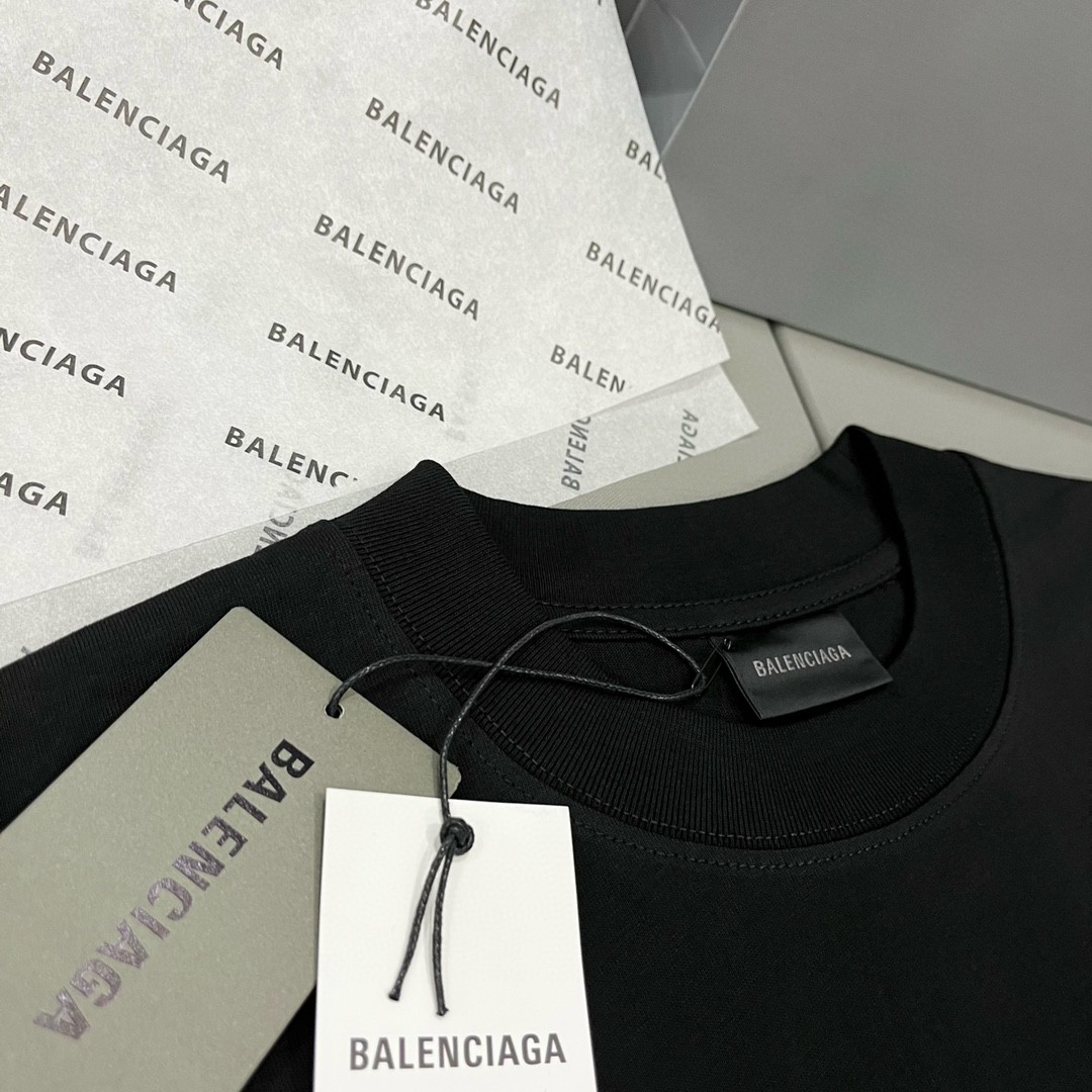 Balenciaga 巴黎世家 胸口冰箱贴标签图案 黑色 短袖 T 恤 圆领 夏季 男女同款 